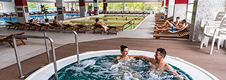 Piscină și jacuzzi la Wellness Center
